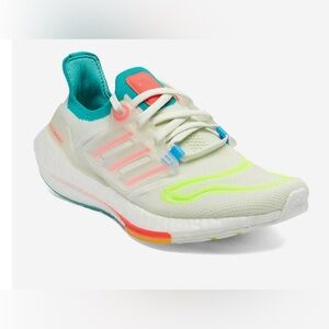 White tint/ turbo/ mint adidas ultraboost 22